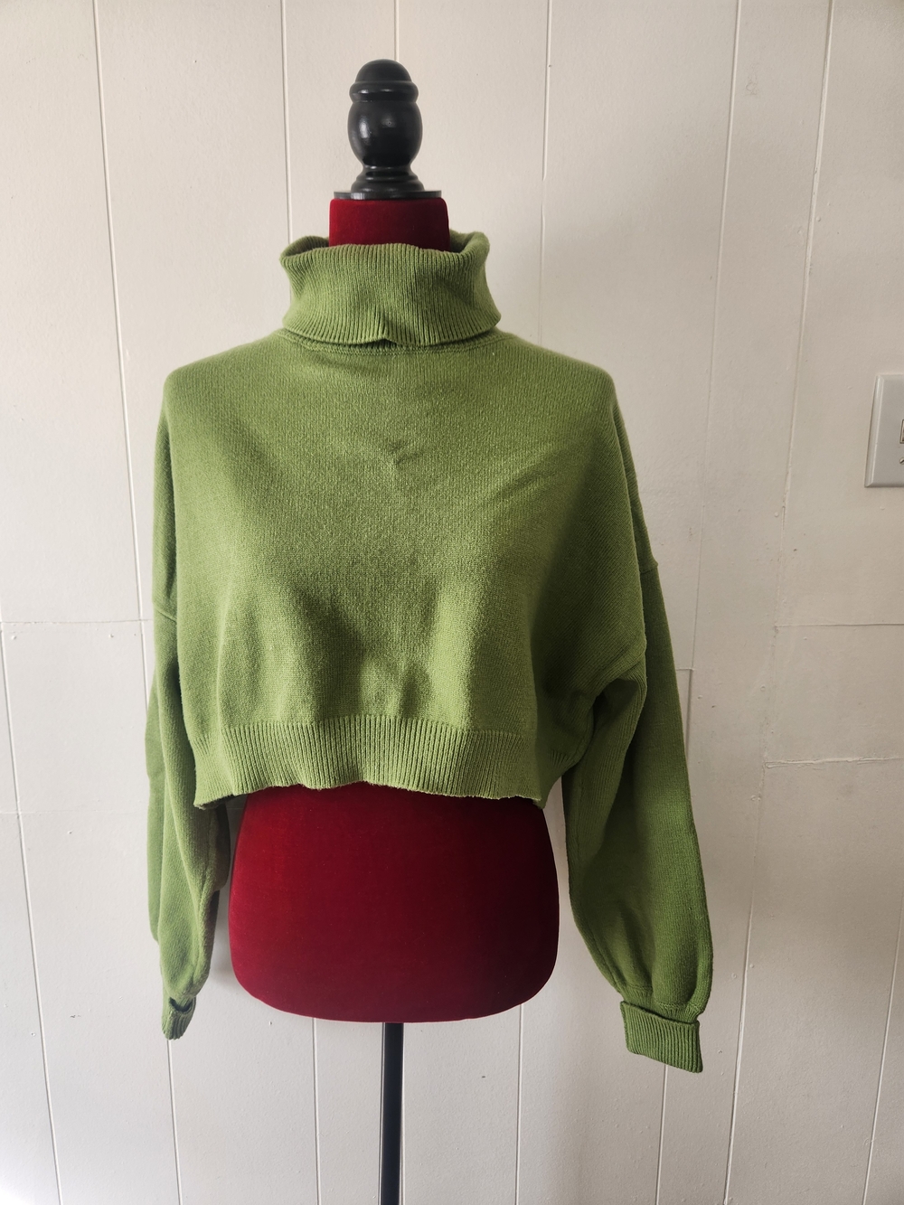 Forever 21 Green Cropped Turtleneck Sweater Fall Minimalist Cool It Girl
